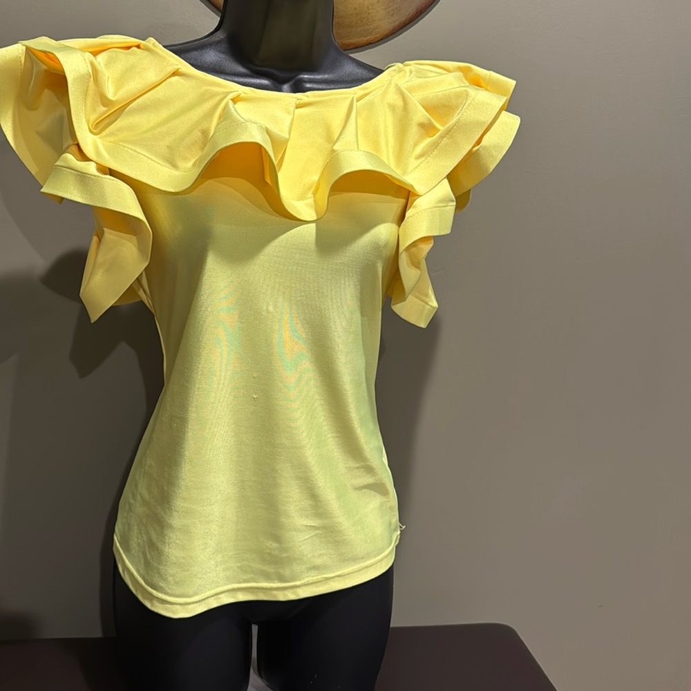 Be the sunshine in the room wearing this beautiful piece from Gracia.